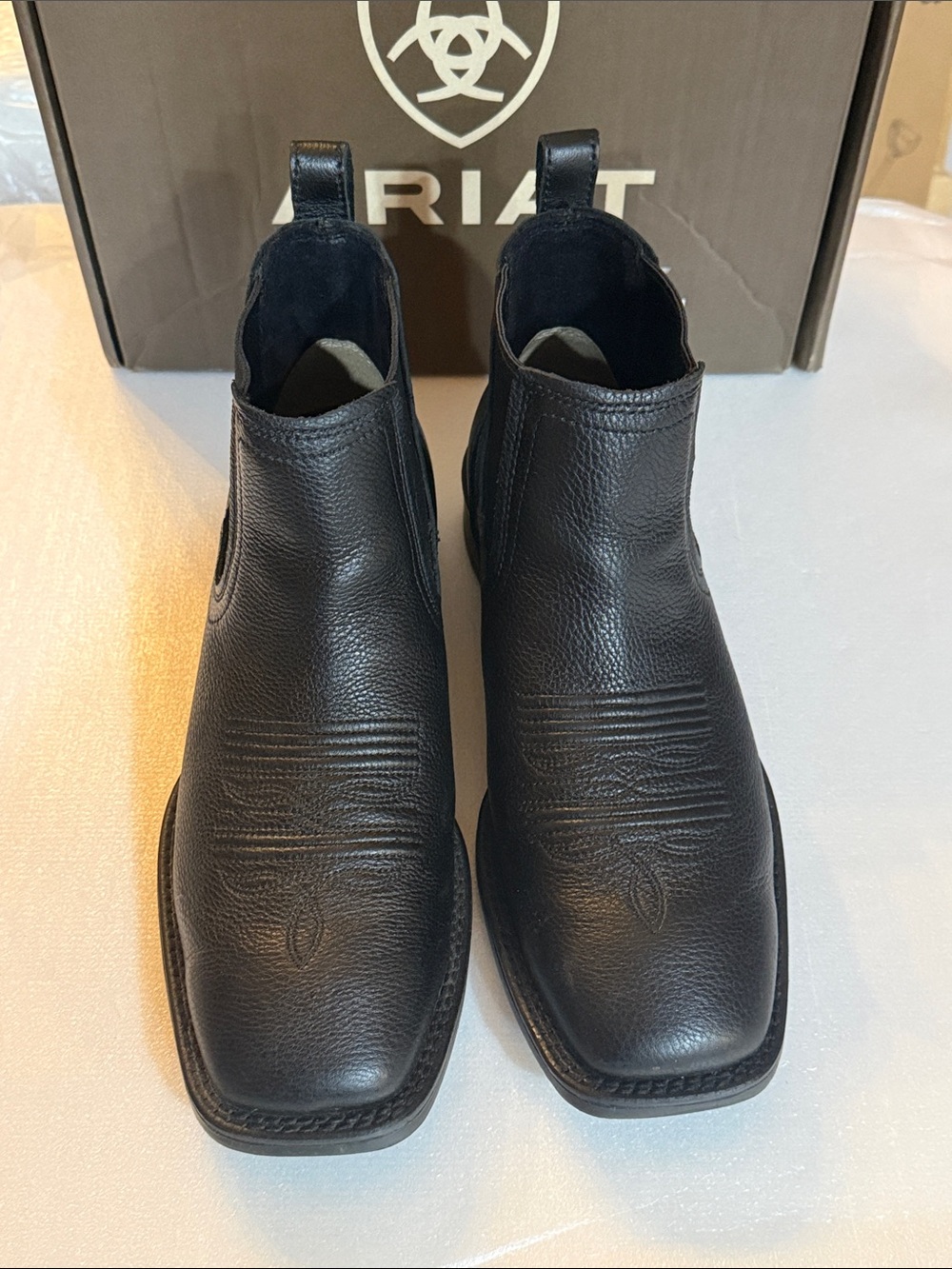 Ariat Men’s Boots Booker Chelsea Wide Square Toe Western Boot Size 9.5 EE Wide